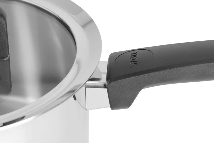CONCEPT NERŪSĒJOŠĀ TĒRAUDA KATLS AR VĀKU UN ROKTURI, 18CM, 2.2L, INDUKCIJAI