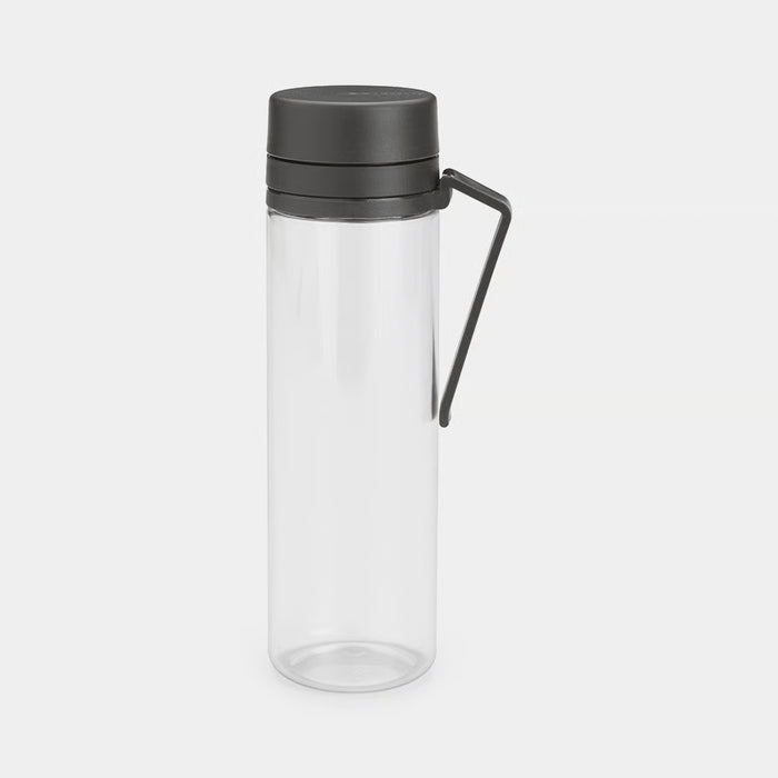 MAKE & TAKE ŪDENS PUDELE AR SIETIŅU, 0,5 L, TUMŠI PELĒKA