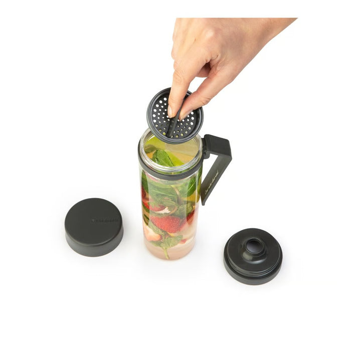 MAKE & TAKE ŪDENS PUDELE AR SIETIŅU, 0,5 L, TUMŠI PELĒKA