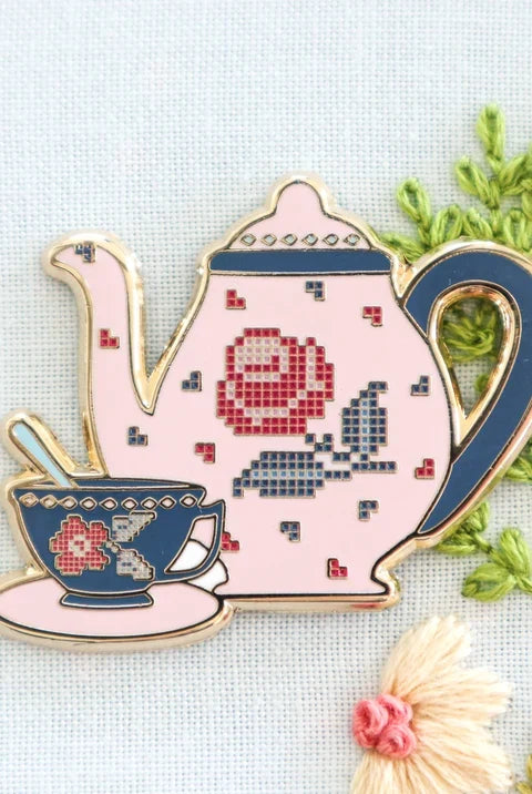 Roses Tea Set Needle Minder